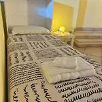 La Casa Di Malu -5min Centro-porto-acquario-stadio-free Parking Janov