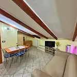 Apartman La Casa Di Malu -5min Centro-porto-acquario-stadio-free Parking *