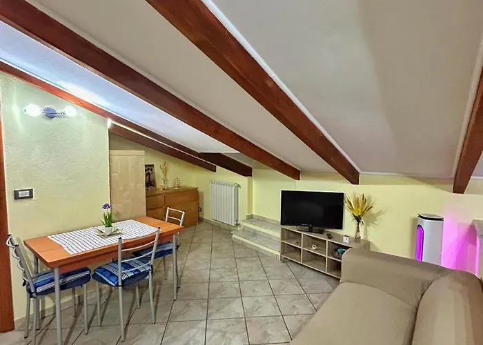 Apartment La Casa Di Malu -5min Centro-porto-acquario-stadio-free Parking *