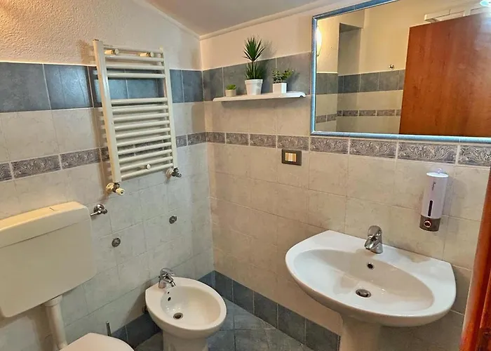 Apartment La Casa Di Malu -5min Centro-porto-acquario-stadio-free Parking *
