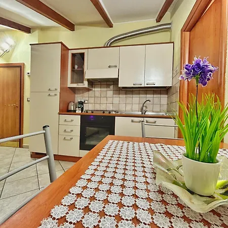 La Casa Di Malu -5min Centro-porto-acquario-stadio-free Parking Apartment *